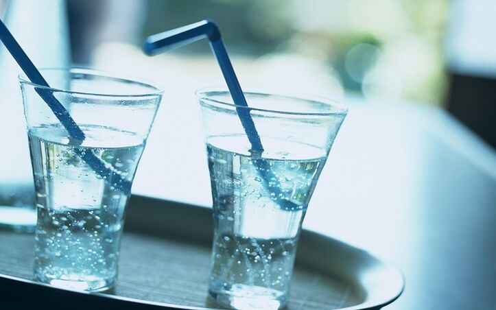 um copo de água para perda de peso