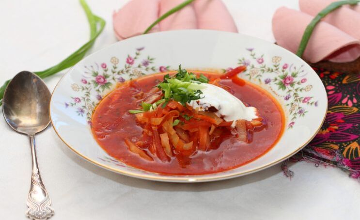 Para um lanche da tarde, pacientes com gota podem comer borscht vegetariano